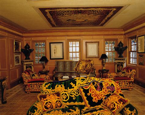 gianni versace milan house